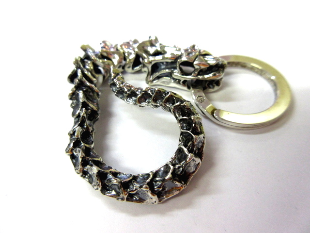 爬虫類ショップ サウリア守口店｜Snake Skeleton Keychain